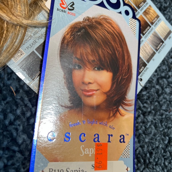 Escara by Bobbi Boss super cute short layered style, wheat blonde - Picture 2 of 4